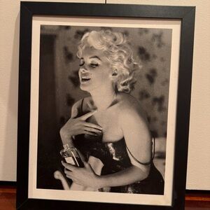 Framed Black and White Iconic Photo MARYLIN MONROE WALL ART CLASSY
